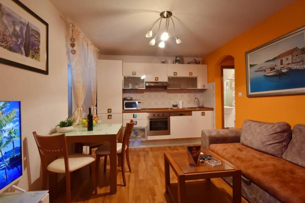 Cozy, adorable apartment ELIZABETA Split Exterior foto