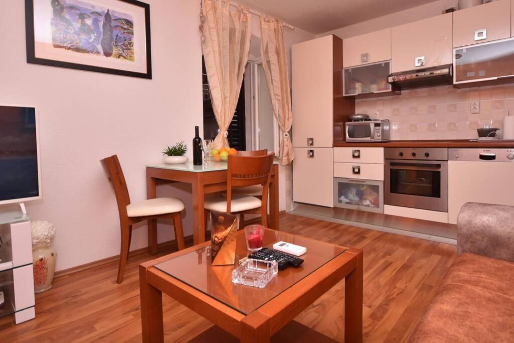 Cozy, adorable apartment ELIZABETA Split Exterior foto